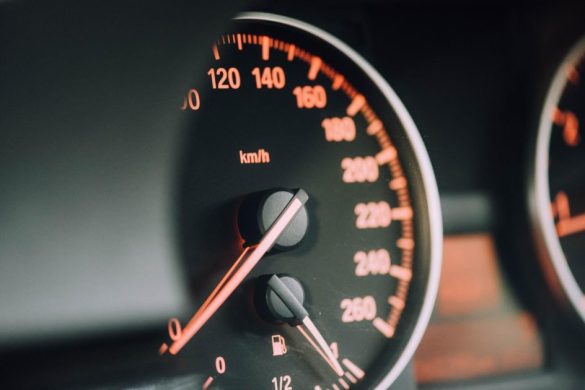 Mag je met een Automaat Rijbewijs in een Schakelauto Rijden? Een