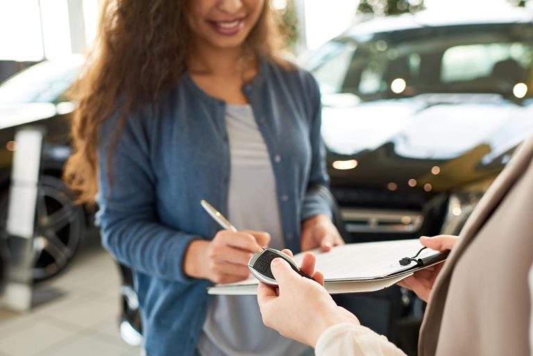 Mag je met een Automaat Rijbewijs in een Schakelauto Rijden? Een